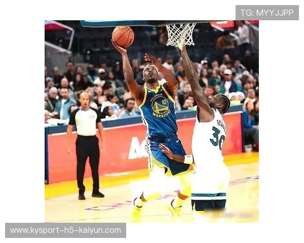 戈贝尔禁区高挂,爵士防守筑起铜墙 戈贝尔禁区高挂,爵士防守筑起铜墙