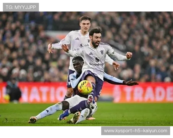 曼联锋线无球跑动强化揭秘:打造无懈可击的进攻体系 曼联锋线无球跑动强化揭秘:打造无懈可击的进攻体系