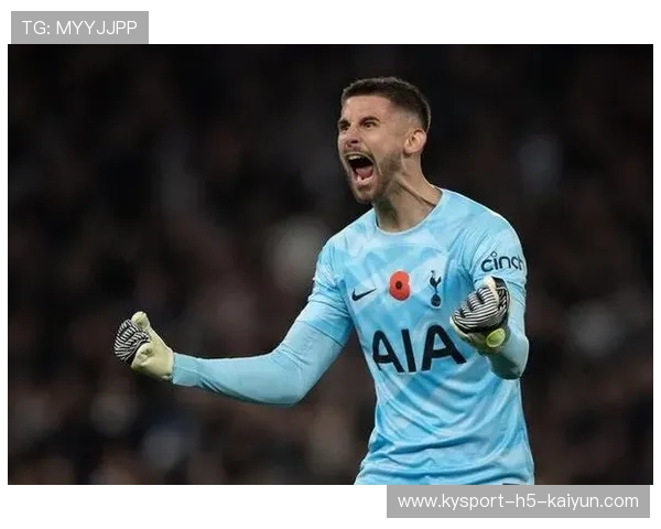 热刺门将神扑化解单刀：逆光中的守门艺术与科技力量