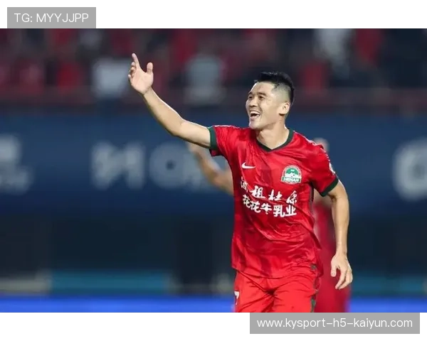 河南队钟义浩反跑接应，回敲后立刻插入禁区